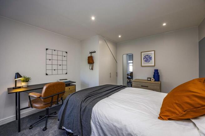 6 Bedrooms