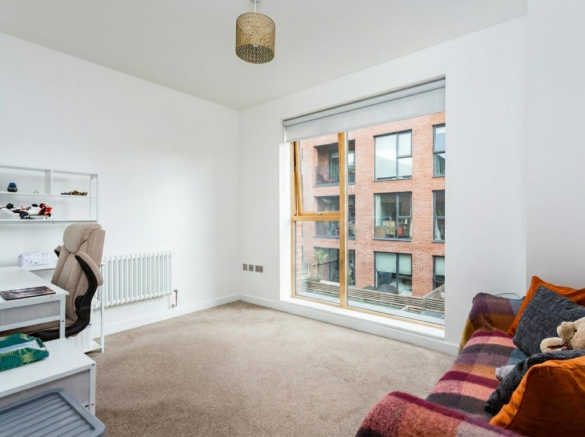 3 bed Town House for sale Image 11