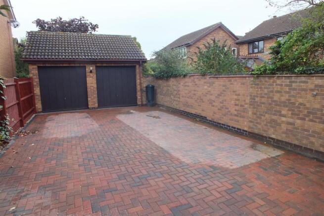 Double Garage.JPG