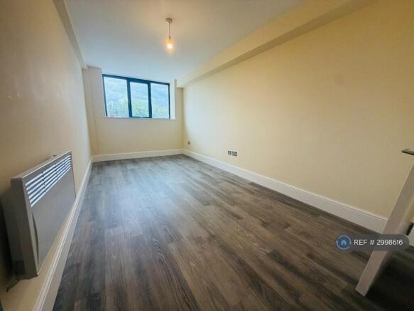 1 bed Flat to rent Image 6