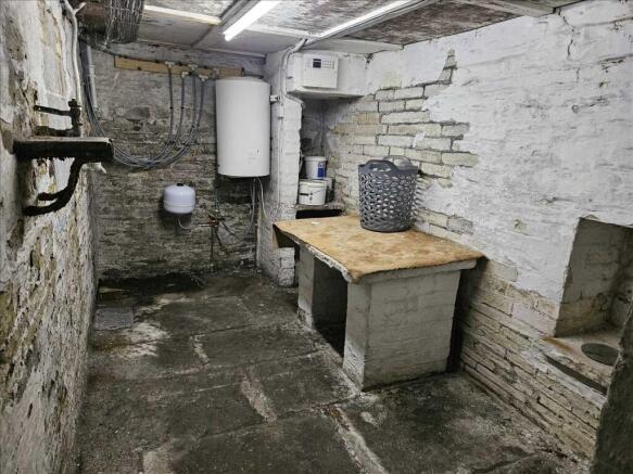 2 bed End of Terrace to rent Image 8