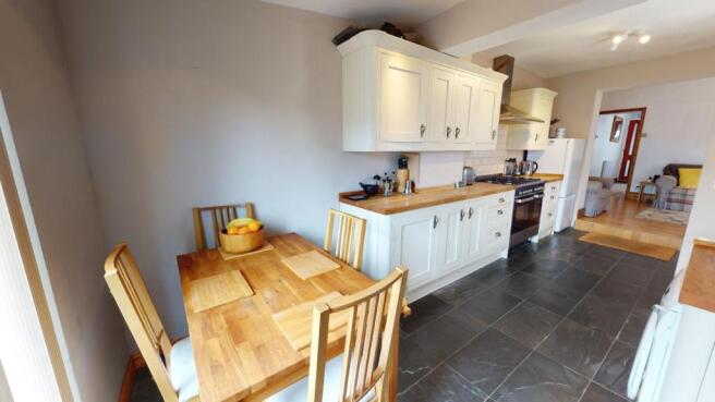 KITCHEN/DINING ROOM