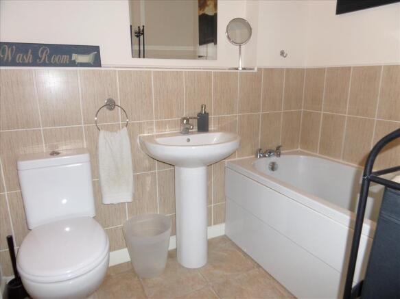 FAMILY BATHROOM