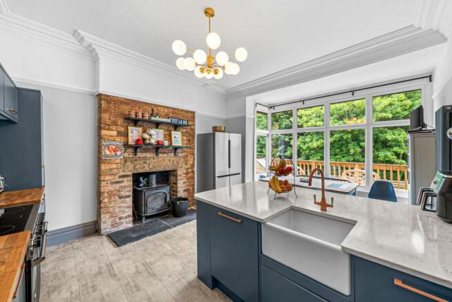 5 bed Semi-Detached for sale Image 7