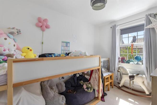 4 bed Semi-Detached for sale Image 12