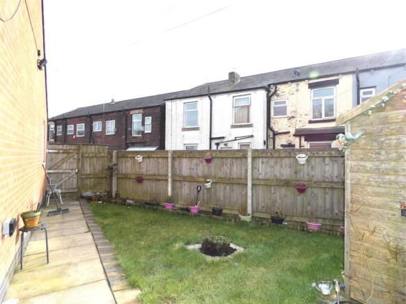 2 bed Semi-Detached Bungalow to rent Image 11