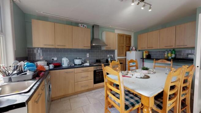 6 bed Terraced to rent Image 7
