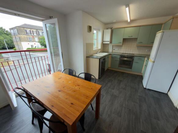 4 bed Town House for sale Image 8