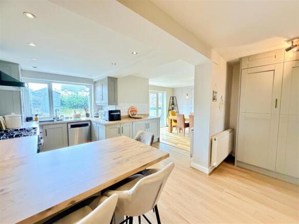 Open Plan Dining Kitchen & Family Room