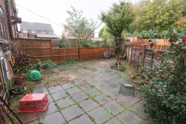 SIDE & REAR GARDENS