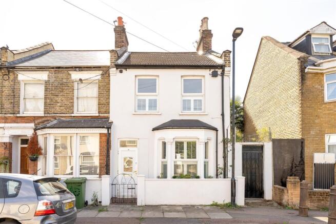Davis Street, E13
