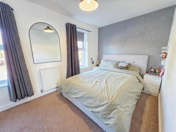 2 bed Town House for sale Image 7