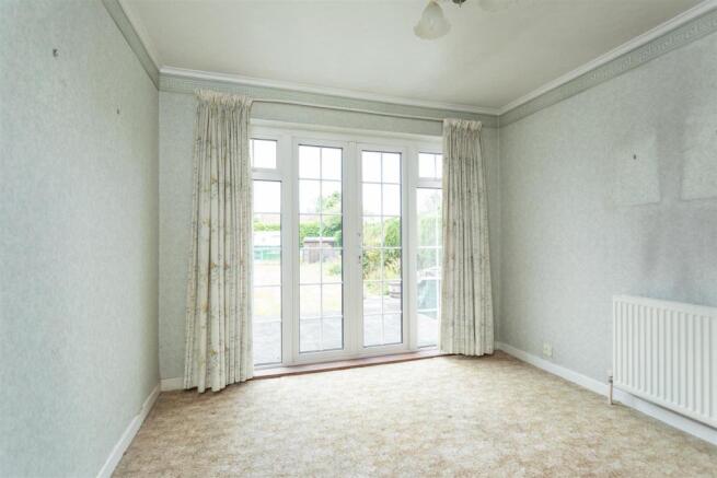 49 Derwent Road-6.jpg