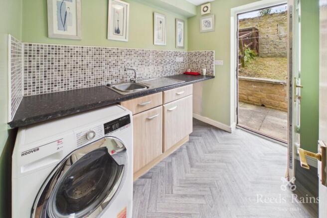 3 bed Terraced to rent Image 12