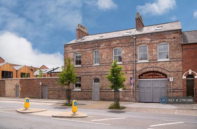 Road Side And Entrance 