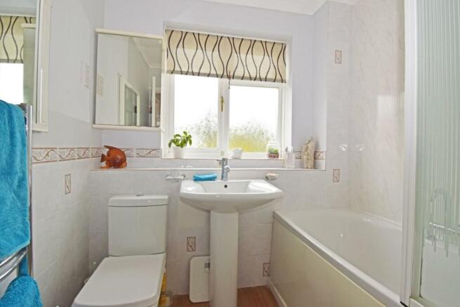 12 Wheelwright Close, bathroom.jpg