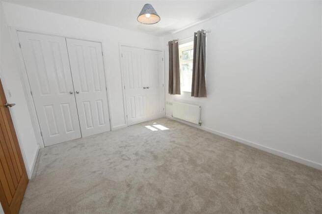 2 bed Terraced to rent Image 6