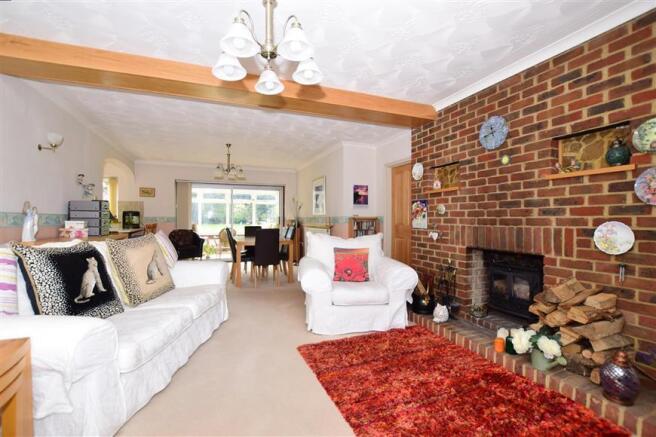 Lounge/Dining Area
