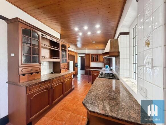 6 bed Detached to rent Image 4