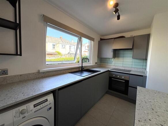 Kitchen 2.jpeg