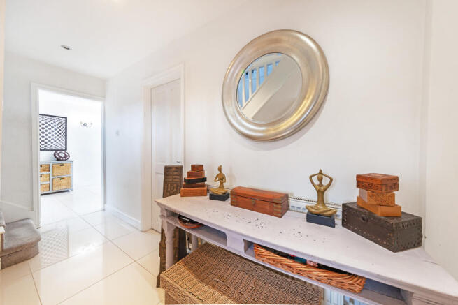 Ent hall to kitchen