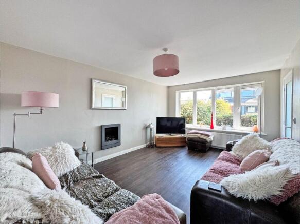 4 bed Detached for sale Image 4
