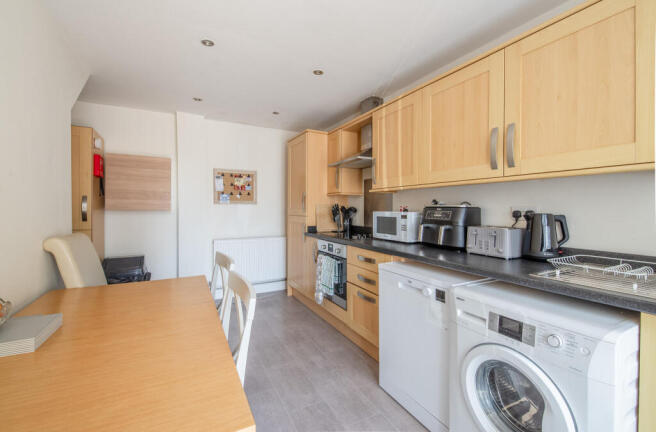 3 bed Terraced to rent Image 4