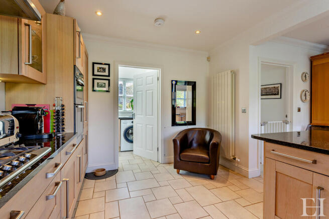 8574160-interiorW...