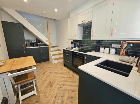 34 Silver Street - kitchen..jpeg