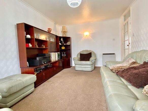 Lounge/Dining ...