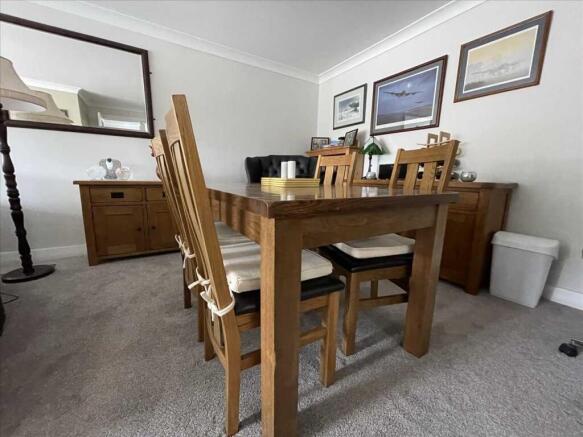 2 bed Flat for sale Image 7