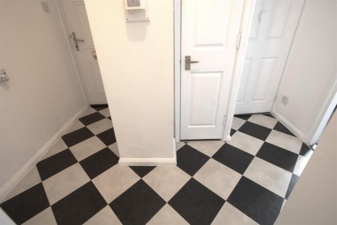 HALLWAY1.jpg