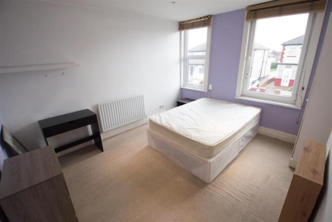 4 bed Terraced to rent Image 6