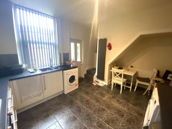 7 St James Street, OL2 7TD photo 4