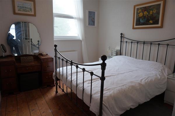 BACK BEDROOM 1 :
