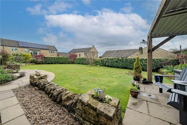 4 bed Detached for sale Image 10