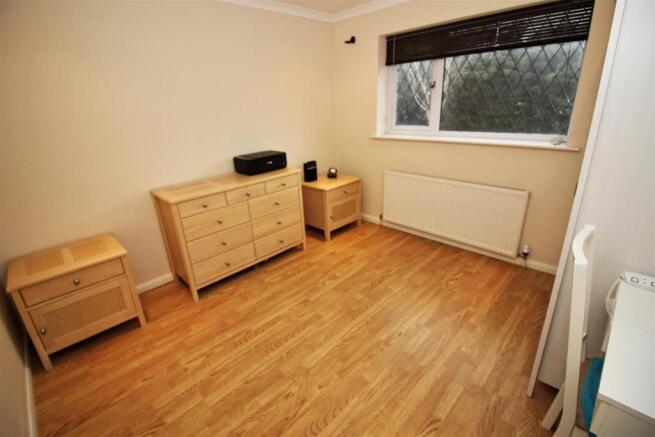 bedroom 2.JPG