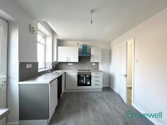 2 bed Terraced to rent Image 6