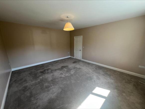 3 bed Detached Bungalow to rent Image 7