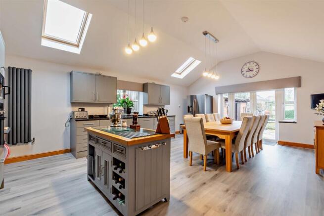 Kitchen / Dining Area