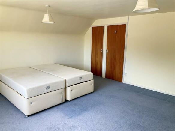 bedroom 1a.jpg