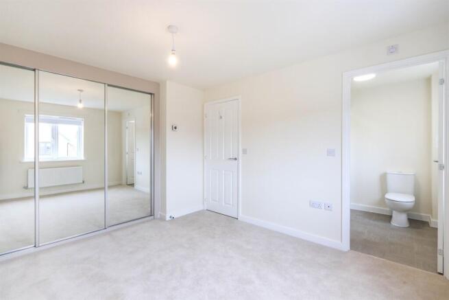 2 bed Semi-Detached to rent Image 4