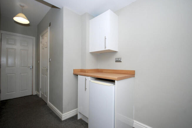 1 bed House Share to rent Image 4