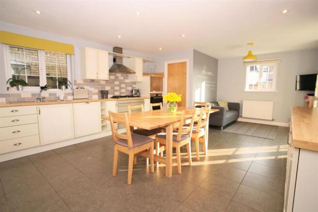 Kitchen/Breakfast Ro