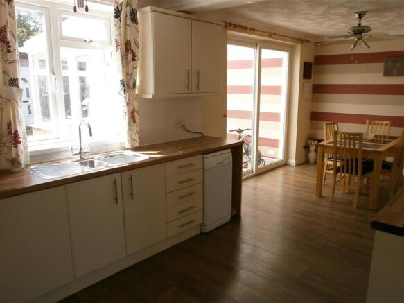 Kitchen / Diner3