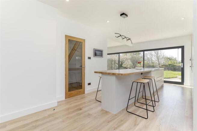 4 bed Detached for sale Image 6