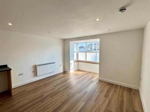 Flat 2, 16 Edgcumbe Gardens Lounge