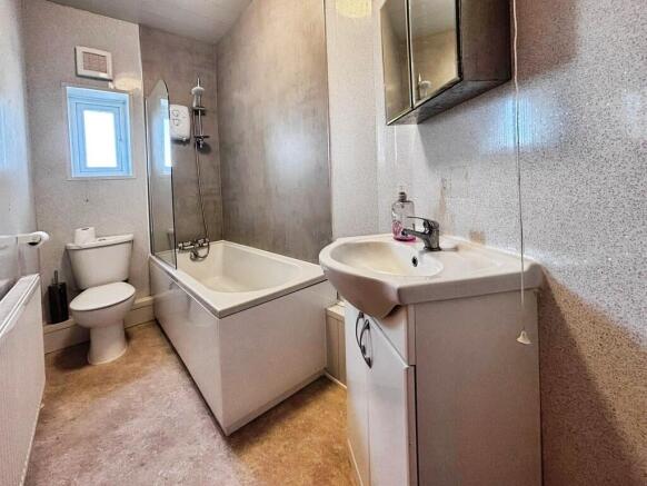 3 bed Terraced to rent Image 10
