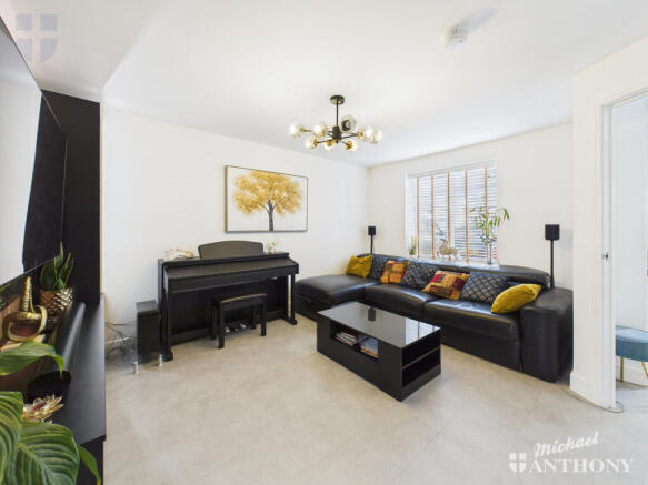 CAM03852G0-PR0529-STILL008