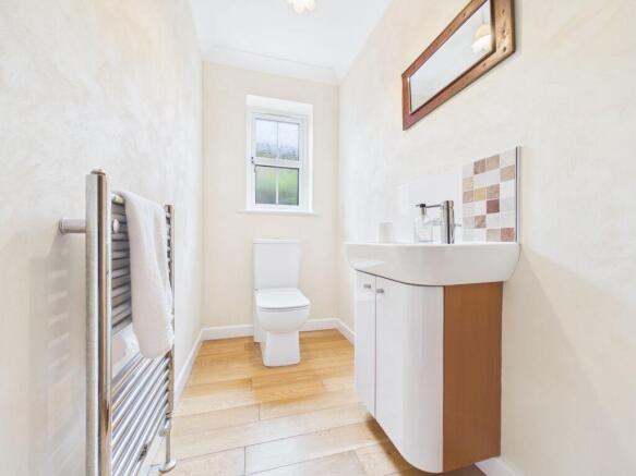 4 bed Detached for sale Image 8